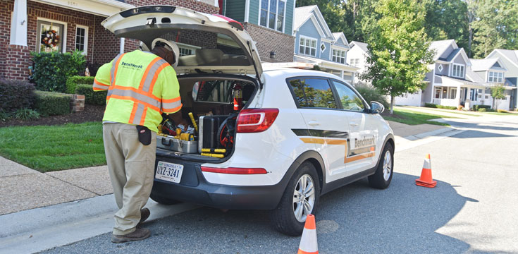 Benchmark worker gathering tools from vehicle