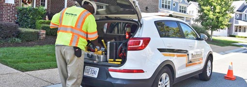 Benchmark worker gathering tools from vehicle